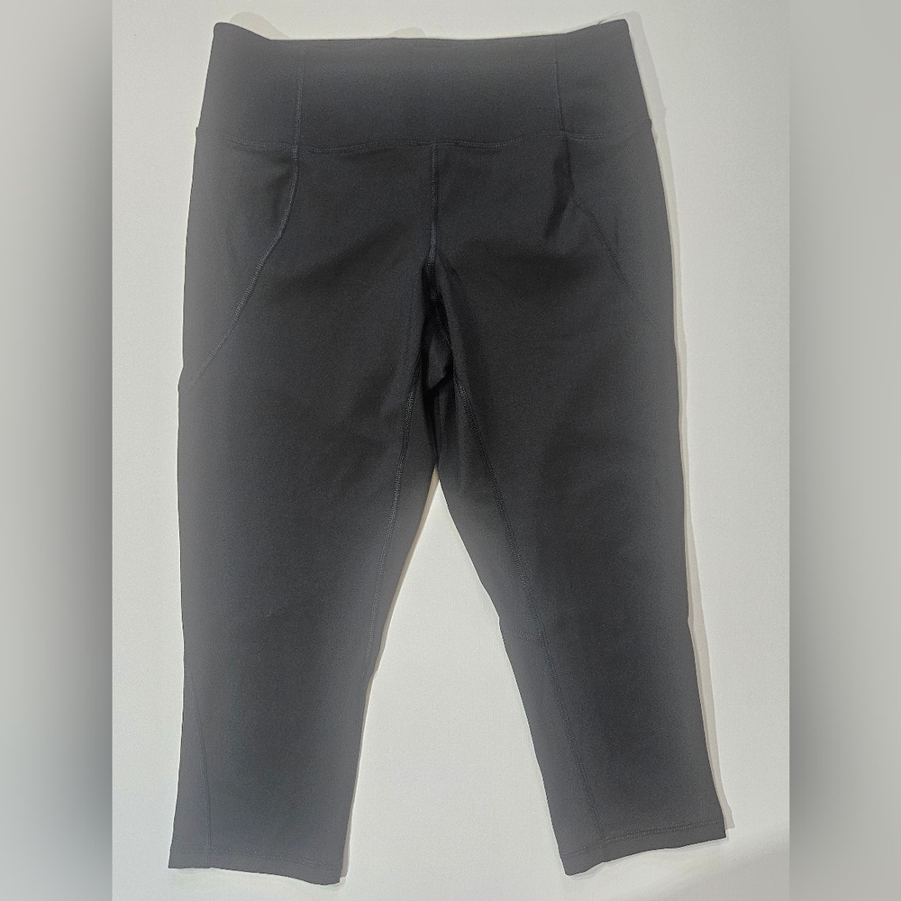 Livi Active Capri Leggings Womens Size 14/16 Black Mid Rise Activewear Pants - Picture 5 of 6